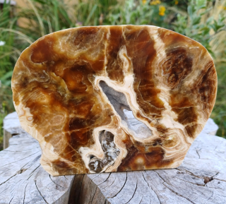 Aragonit leštěný řez 740g