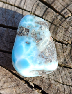 Larimar vrtaný valounek