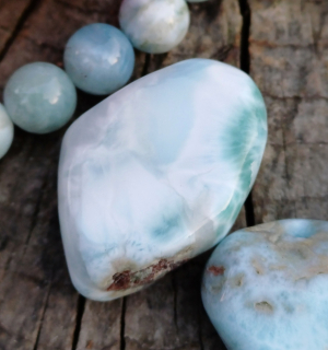 Larimar vrtaný valounek