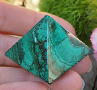 Malachit pyramida